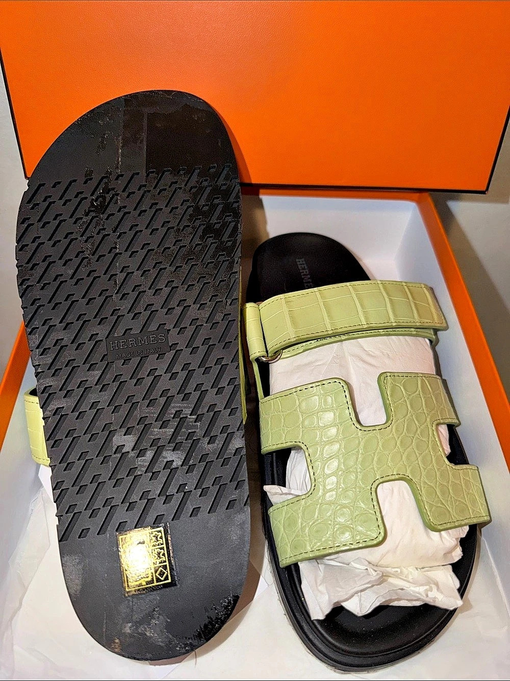 Hermès Women's Green crocodile Leather Sandals New - Picture 3 of 4